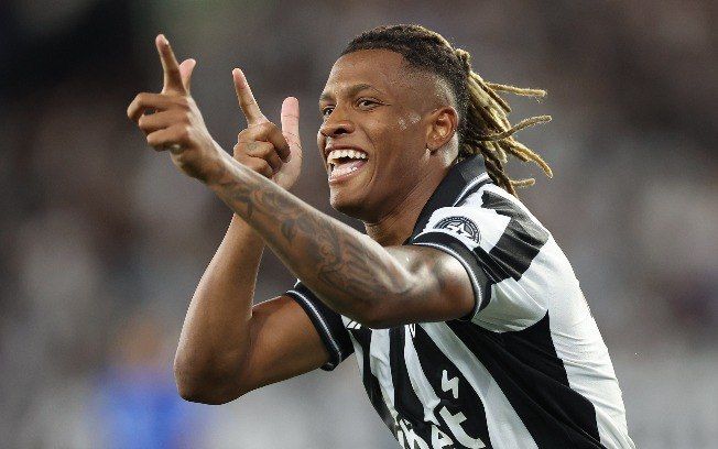 Danilo brilha pelo Botafogo rumo à goleada. Reprodução: Esporte