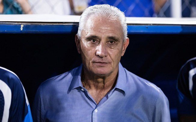 Treinador da Cruzeiro no banco durante o empate com o Vasco, notícia de demissão.. Reprodução: Esporte