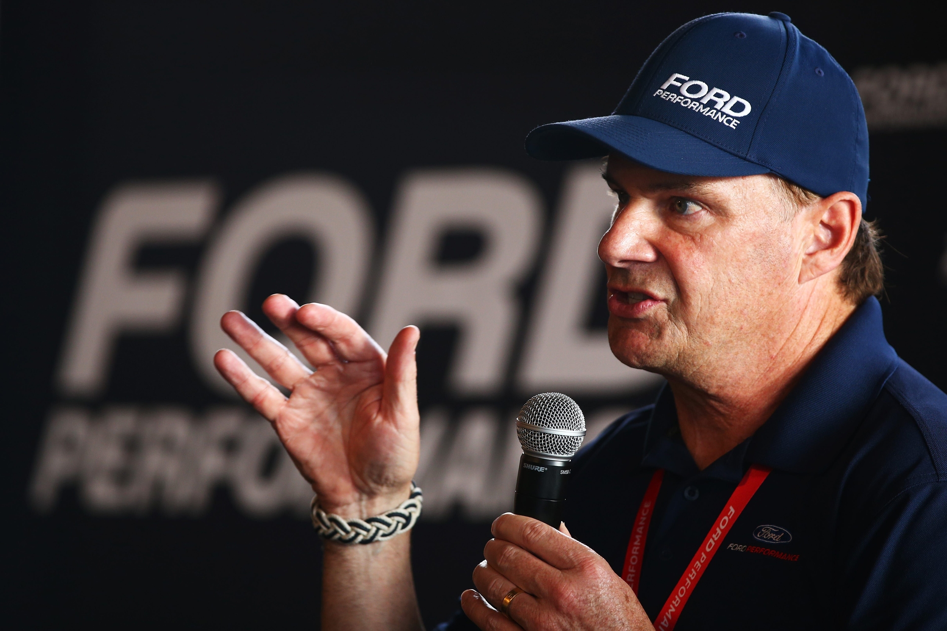 Jim Farley, CEO da Ford, alerta sobre a possível eliminação de 50% dos empregos de colarinho branco devido à IA.; Reprodução: Business Insider