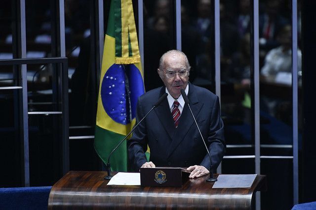 Sarney celebra 40 anos de democracia plena no Brasil