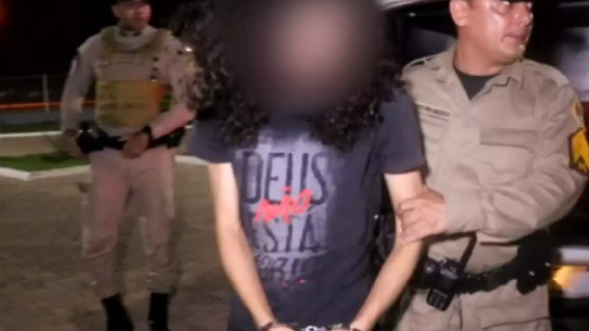 Homem é acusado de oferecer líquido para melhorar a voz de alunas em aulas de canto.; Reprodução: iG