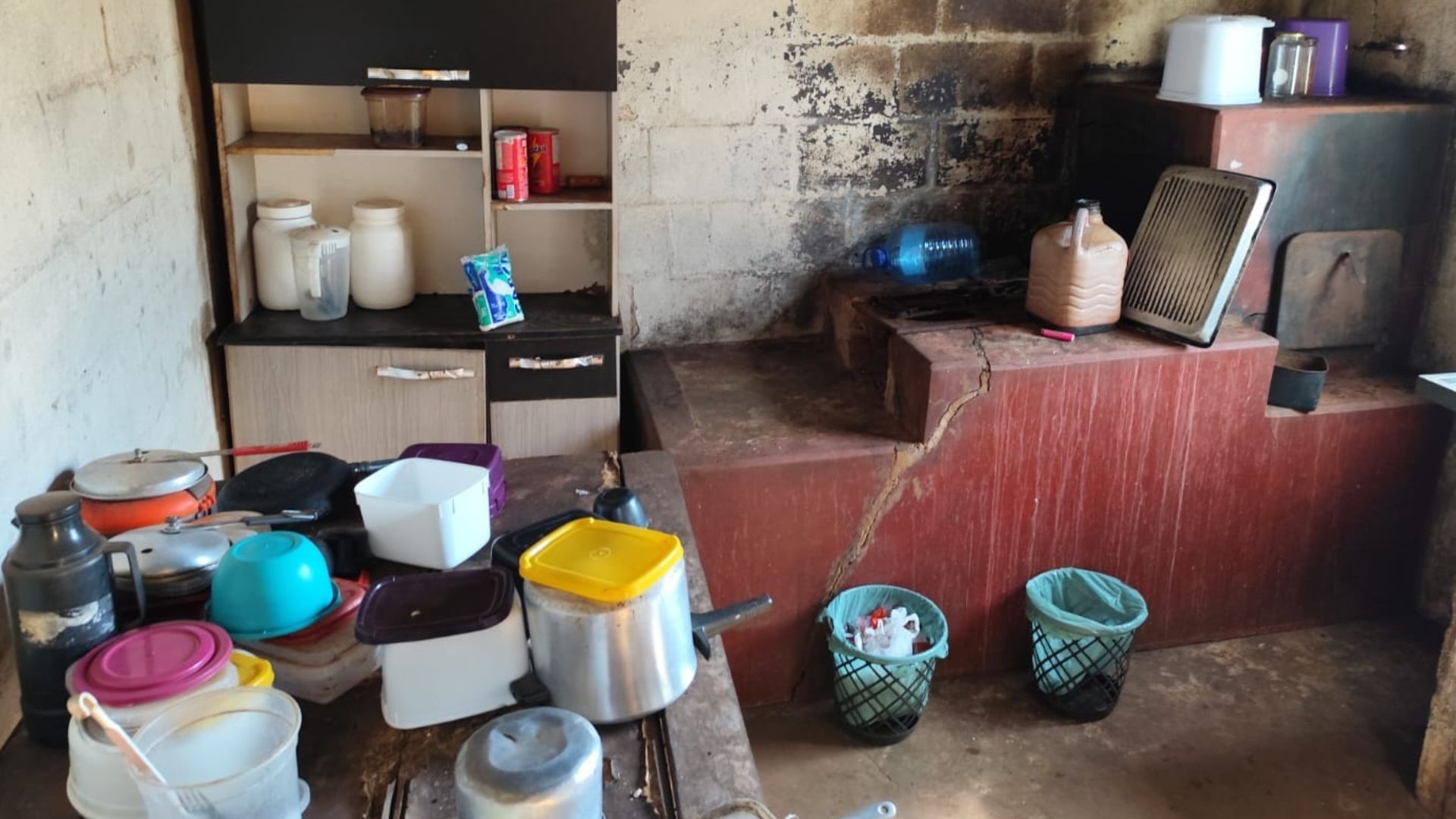 Trabalhador rural resgatado de condições degradantes em plantação de café em Santo Antônio da Alegria. Reprodução: Globo