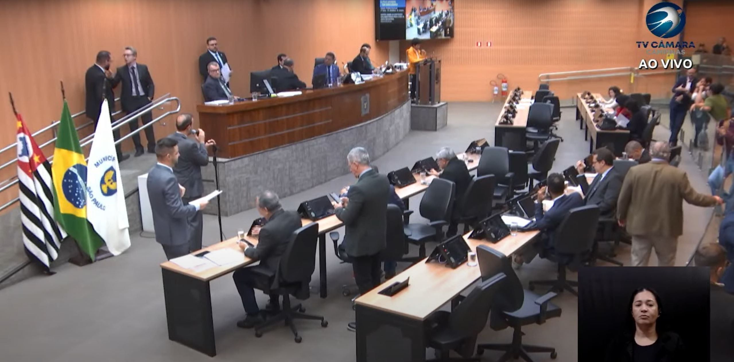 Câmera registra aprovação de PL em Campinas que amplia vagas para negros e indígenas.. Reprodução: G1