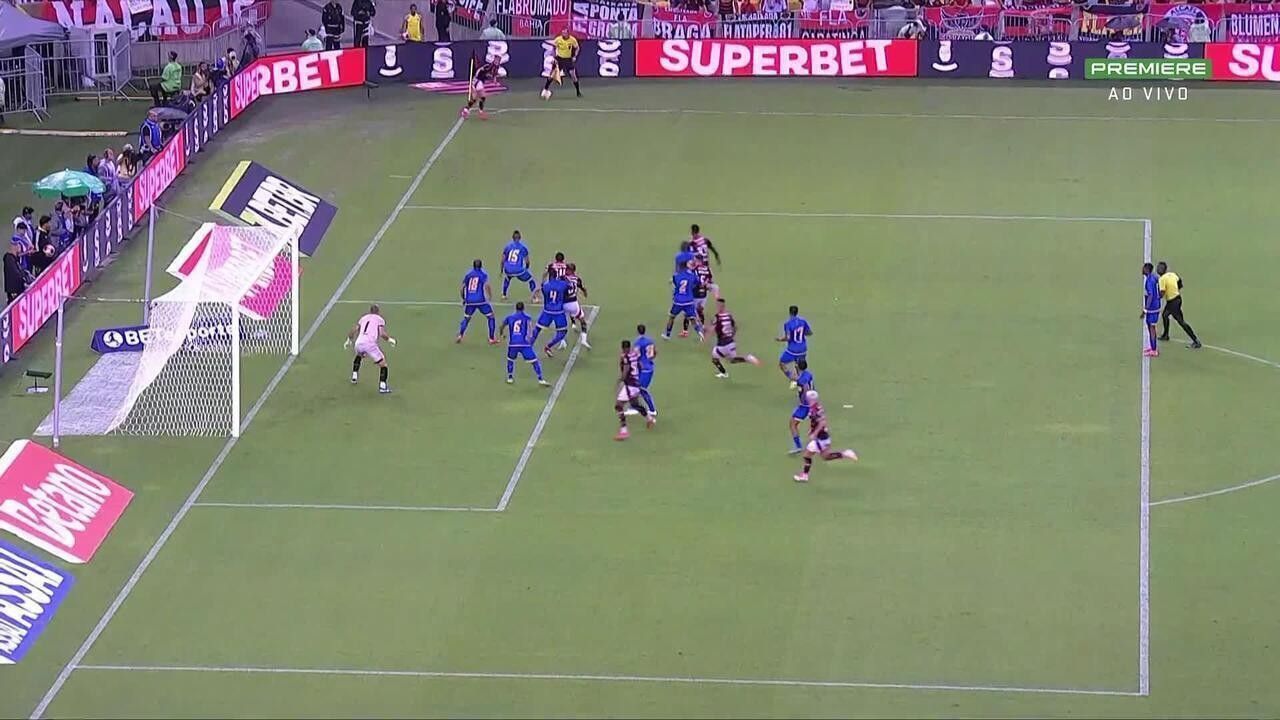 Joshua, de 17 anos, comemora gol da vitória do Flamengo na Copa do Brasil. Reprodução: Globo