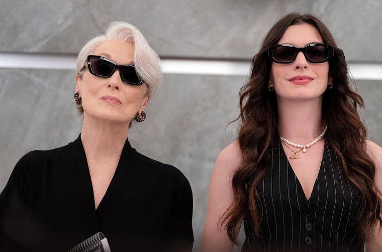 Personagens icônicas de 'O Diabo Veste Prada 2' exibem estilo e atitude marcantes.