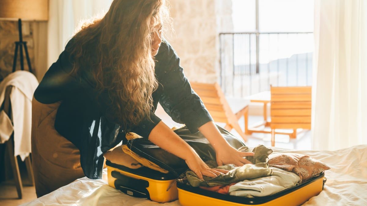 O organizador de maletas promete otimizar o espaço e facilitar as viagens neste verão.; Reprodução: El País.