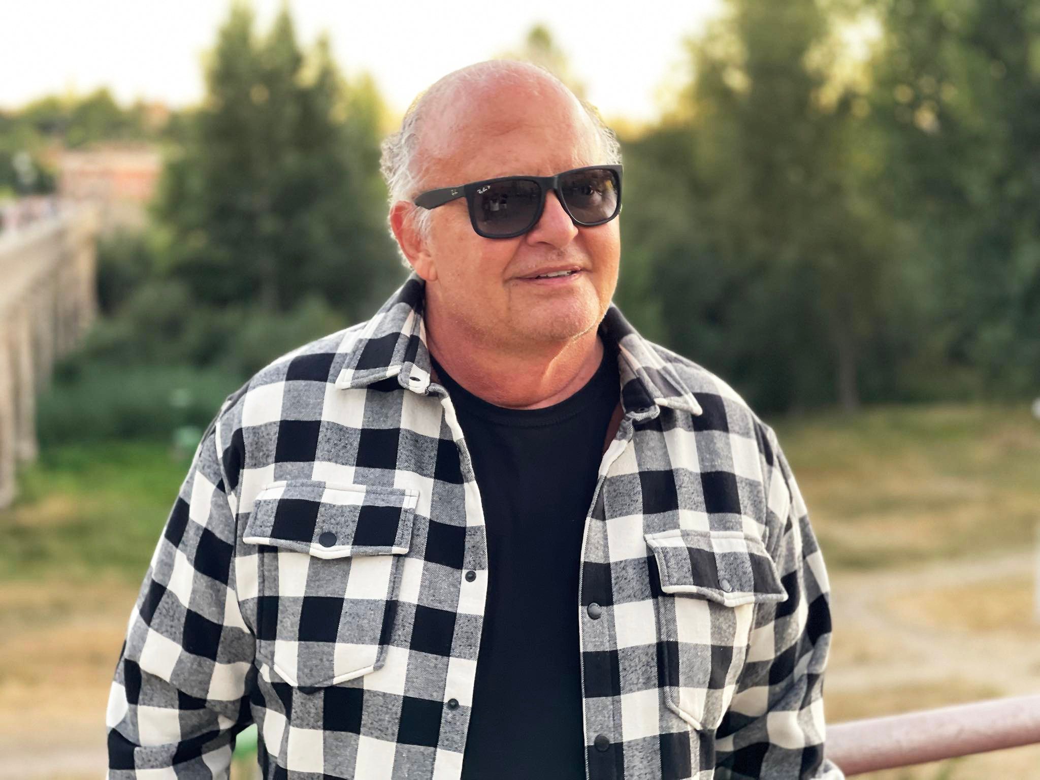 Guilherme Arantes amplia parceria com Nelson Motta, assinando a canção 'A vida vale a pena' em álbum inédito. Legenda da imagem. Reprodução: Retorno do item 11