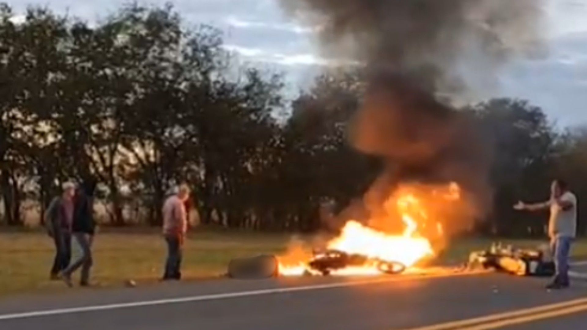 Acidente entre motociclistas resulta em mortes na Rodovia SP-463 em Araçatuba. Reprodução: Globo.
