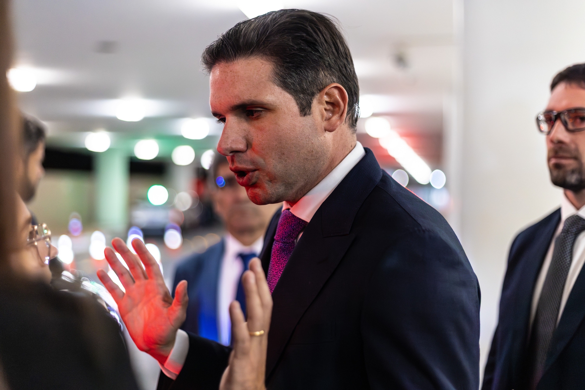 Hugo Motta se reúne com líderes da Câmara para discutir projeto sobre adultização de crianças nas redes sociais. Reprodução: Globo.