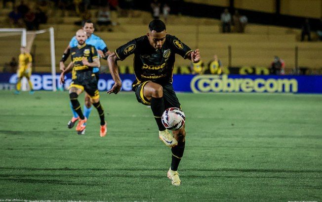 Airton Moisés comemora vitória do Novorizontino, ressaltando o apoio da torcida. Reprodução: Higor Basso / Novorizontino