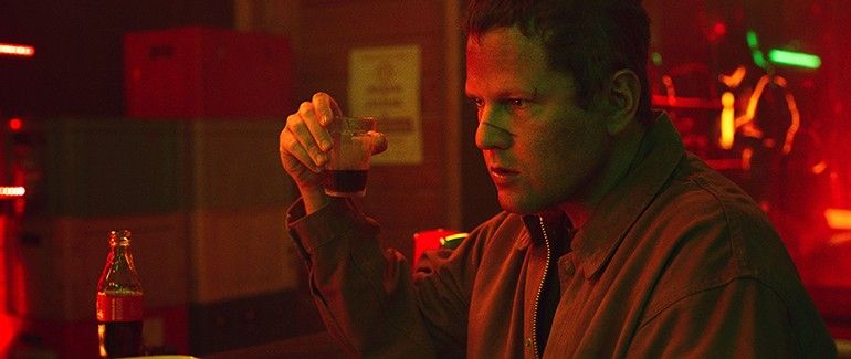 Cena de Enterre seus mortos: estrada árida e atmosfera apocalíptica. Legenda da imagem. Reprodução: Retorno do item 11