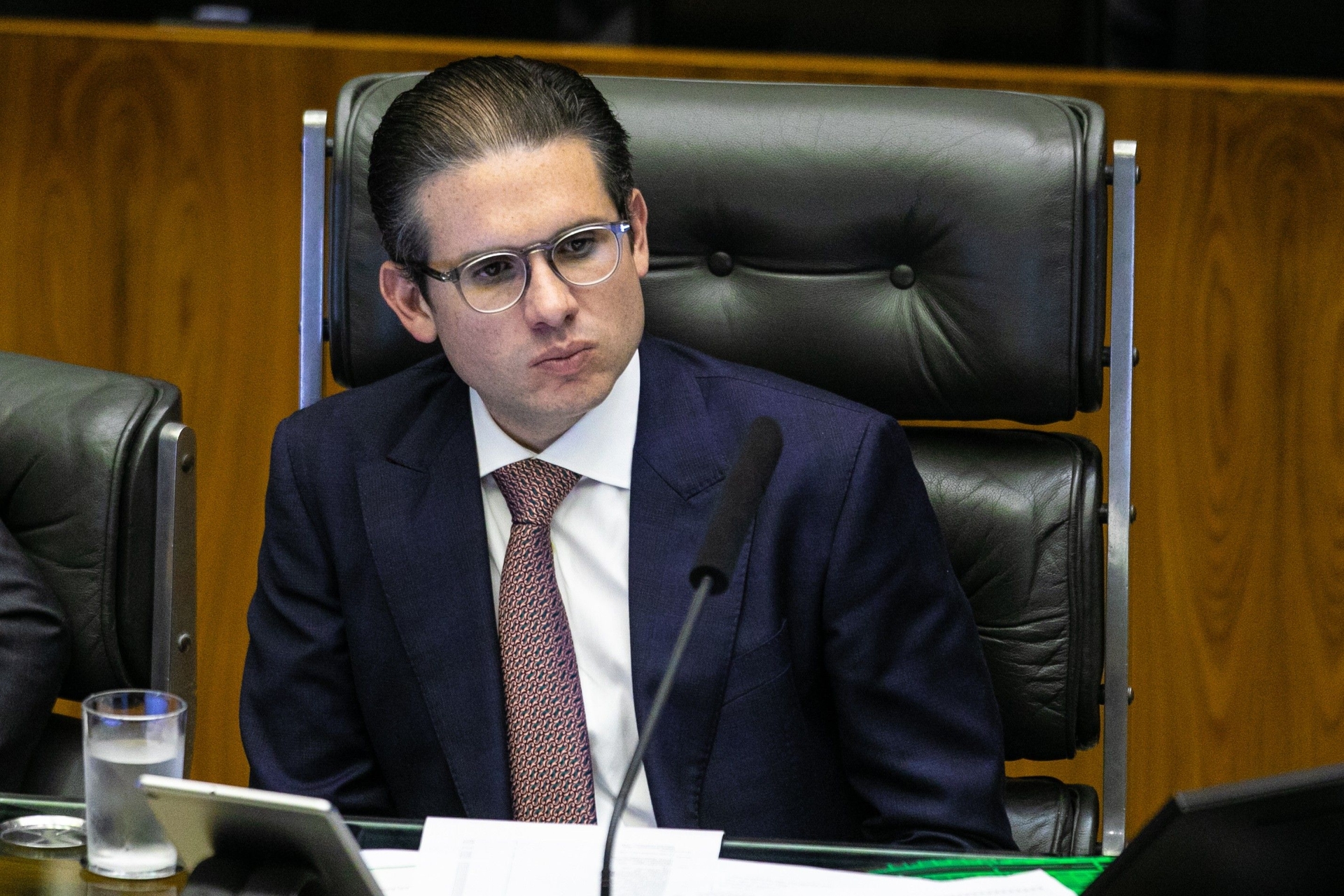 Abaixo-assinado pede o fim das mordomias dos parlamentares, coletando milhares de apoio. Reprodução: Globo