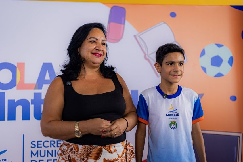 Alunos do projeto Contraturno Campeão iniciam aulas de esportes em Maceió, promovendo aprendizado e inclusão. Reprodução: Assessoria