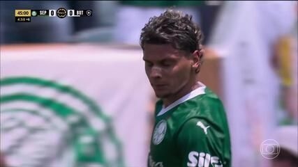 Chute de Richard Ríos do Palmeiras para fora na partida contra o Botafogo. Reprodução: Globo