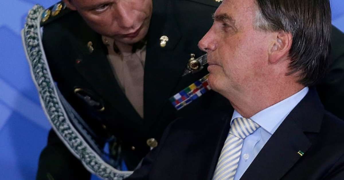 Delação revela que Cid critica Bolsonaro por fortuna obtida