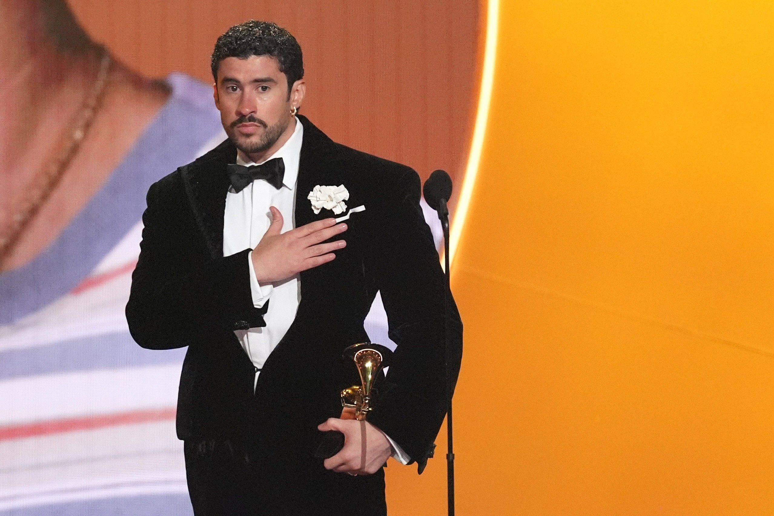 Artistas no palco da cerimônia do Grammy 2026. Reprodução: G1