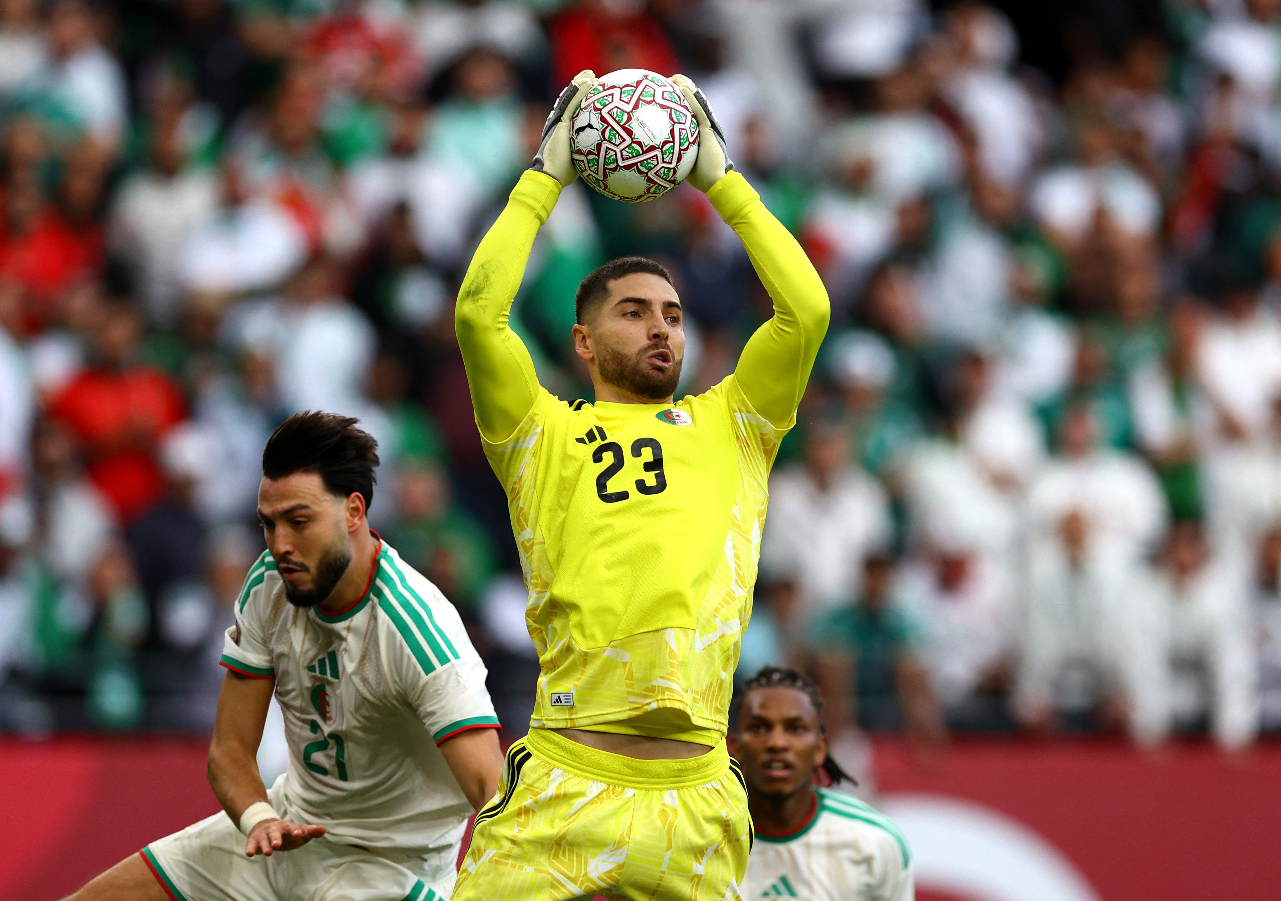 Goleiro argelino, filho de Zidane, sofre fratura no rosto às vésperas da Copa. Reprodução: Ge