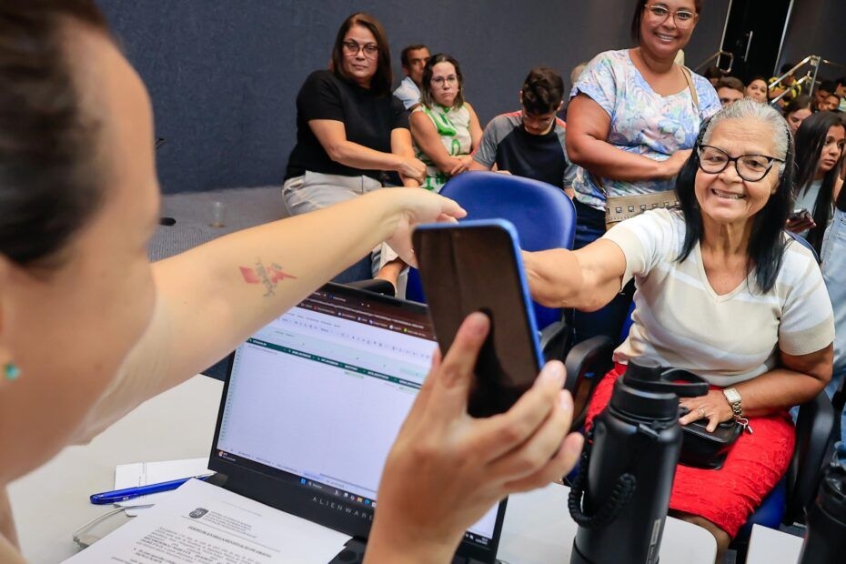 A Secretaria de Estado da Segurança Pública inicia mutirão de devolução de celulares em Arapiraca. Legenda da imagem. Reprodução: Alagoas 24 Horas