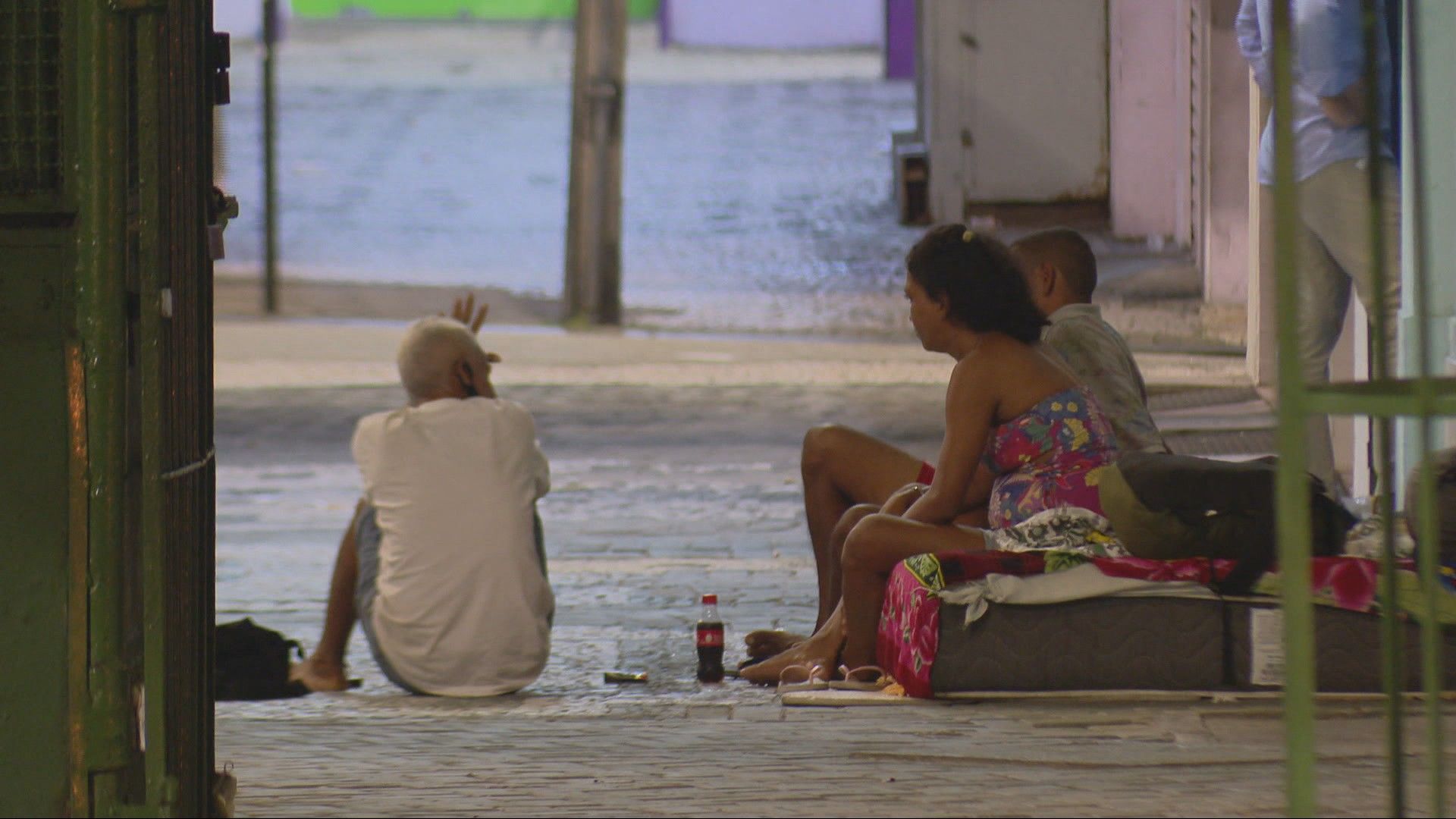 Pessoas em situação de rua em Belo Horizonte enfrentam violência e vulnerabilidade. Legenda da imagem. Reprodução: Retorno do item 11