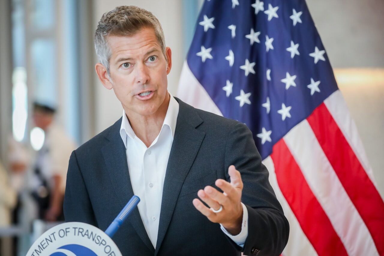 Secretário de Transportes anuncia o futuro da aviação com novo programa eVTOL. Reprodução: Gizmodo