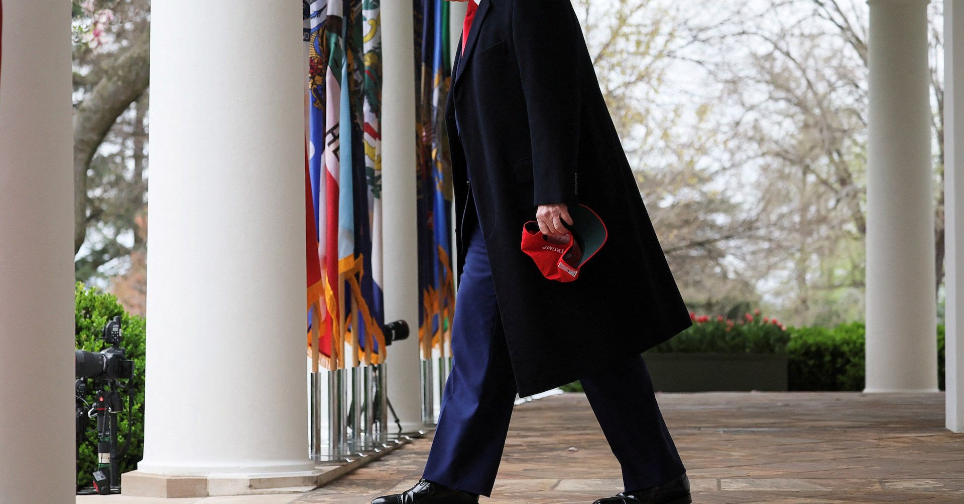 Juiz federal derruba ordem executiva de Trump contra o escritório Perkins Coie, citando violação da Constituição.; Reprodução: Reuters