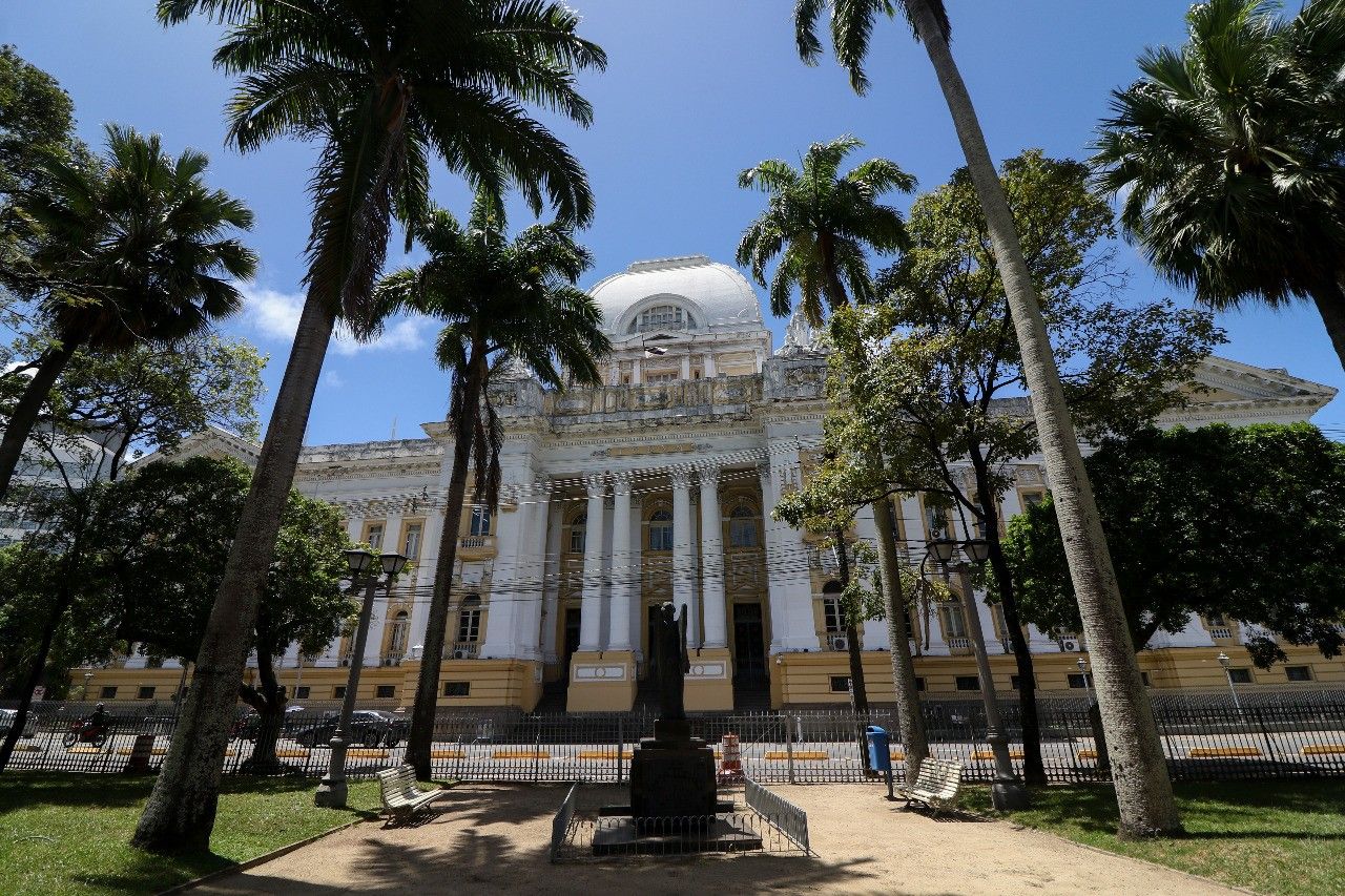 Palácio da Justiça de Pernambuco, cenário da condenação por injúria racial contra zelador. Reprodução: Pernambuco Press