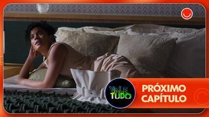 Afonso presenteia Fátima com brincos, mas a desconfiança de traição cresce. Reprodução: Globo