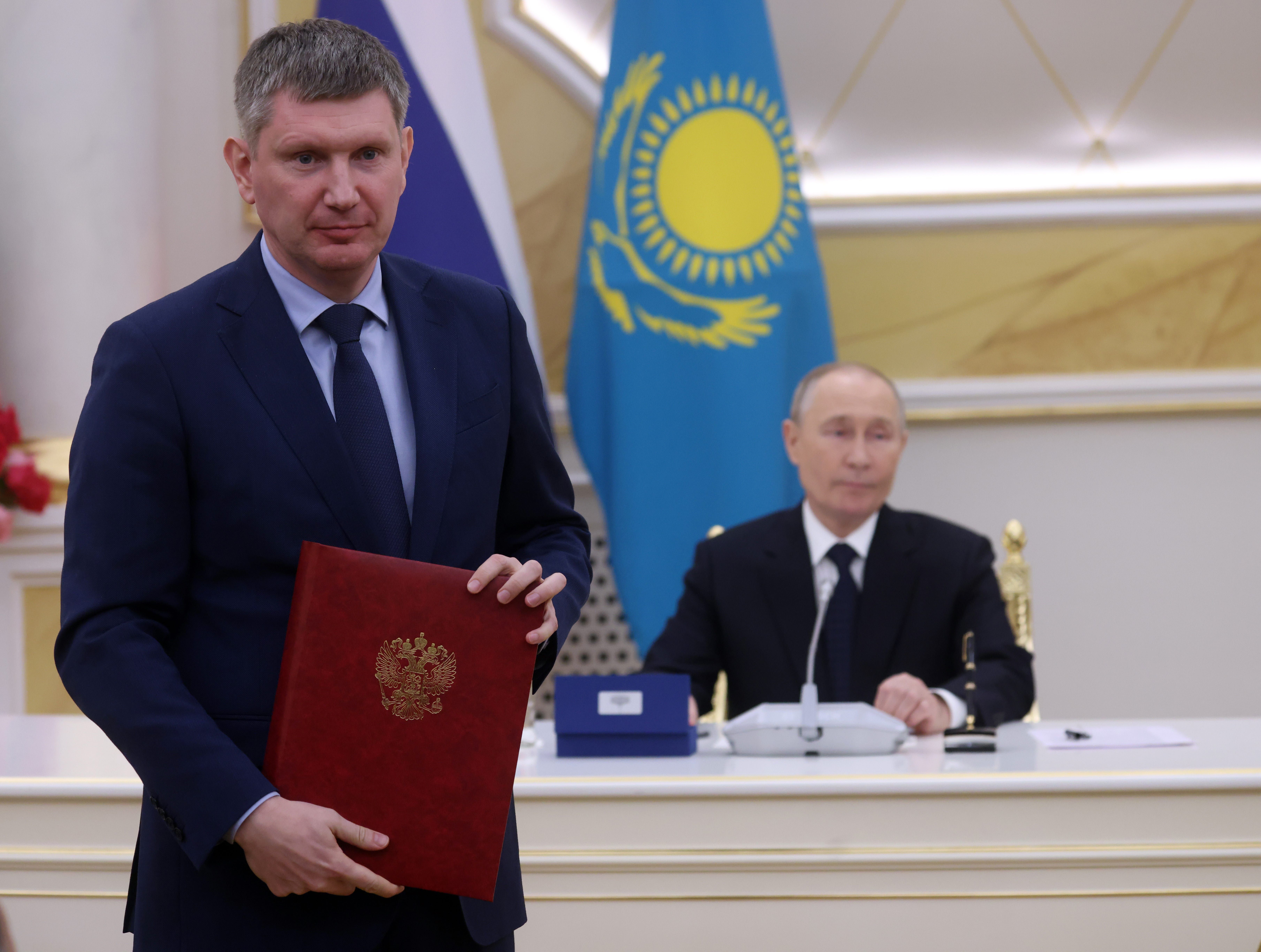 Maxim Reshetnikov alerta que a economia russa está à beira da recessão durante fórum econômico. Reprodução: Business Insider