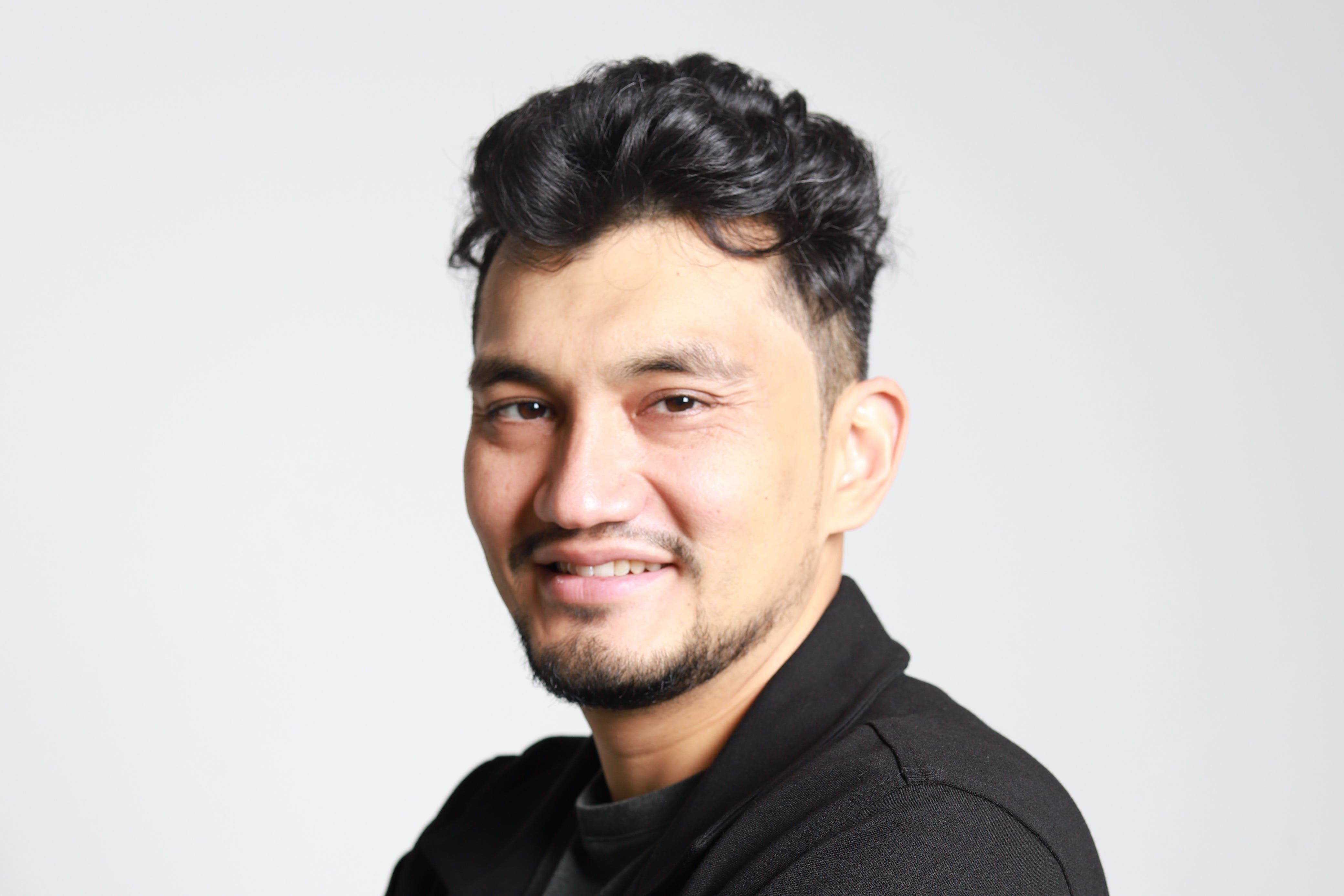 Taalai Djumabaev, ex-Google, agora lidera plataforma educacional para preparar candidatos de TI. Reprodução: Business Insider