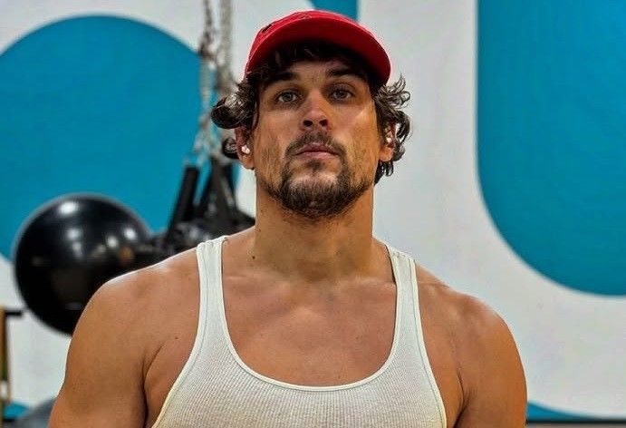 Felipe Roque retorna às novelas como Joca em 'Dona de Mim', com intriga amorosa. Reprodução: Globo