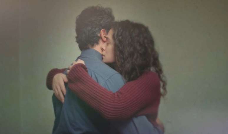 Bahar surpreende Arif com visita e gera clima romântico na novela 'Força de Mulher'. Legenda da imagem. Reprodução: Terra