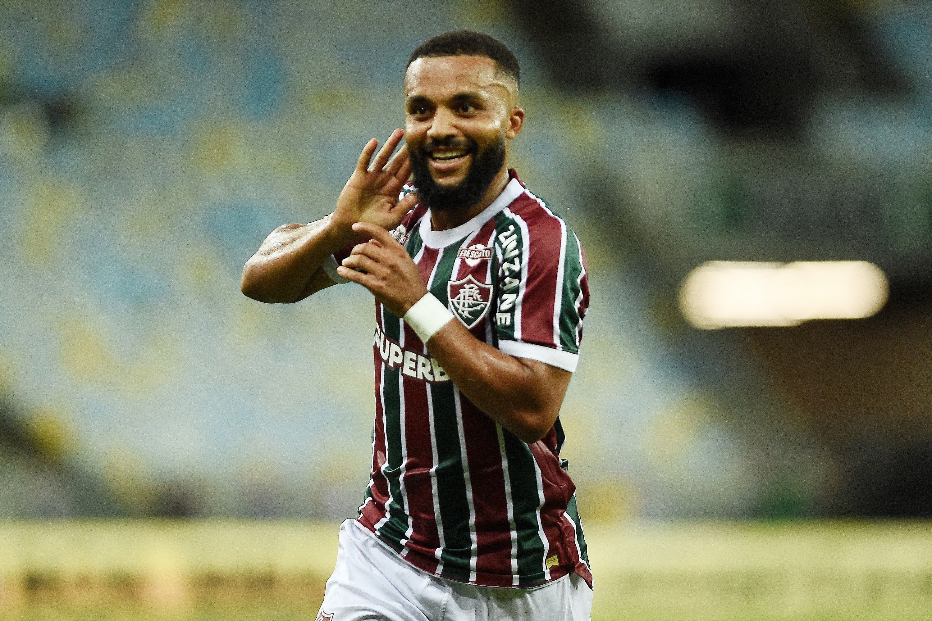 Tricolor comemora a terceira vitória seguida no Brasileirão em jogo emocionante. Reprodução: Globo