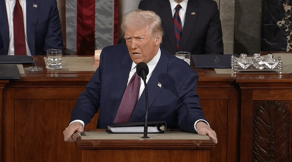 Trump ameaça demitir funcionários federais descontentes