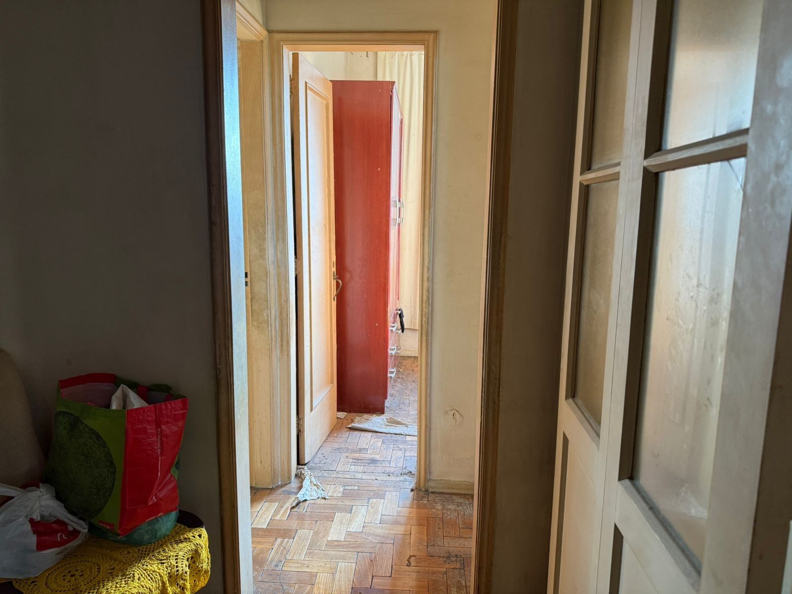 Irmãos são presos após corpo do pai ser encontrado em decomposição na Ilha do Governador. Reprodução: Globo.