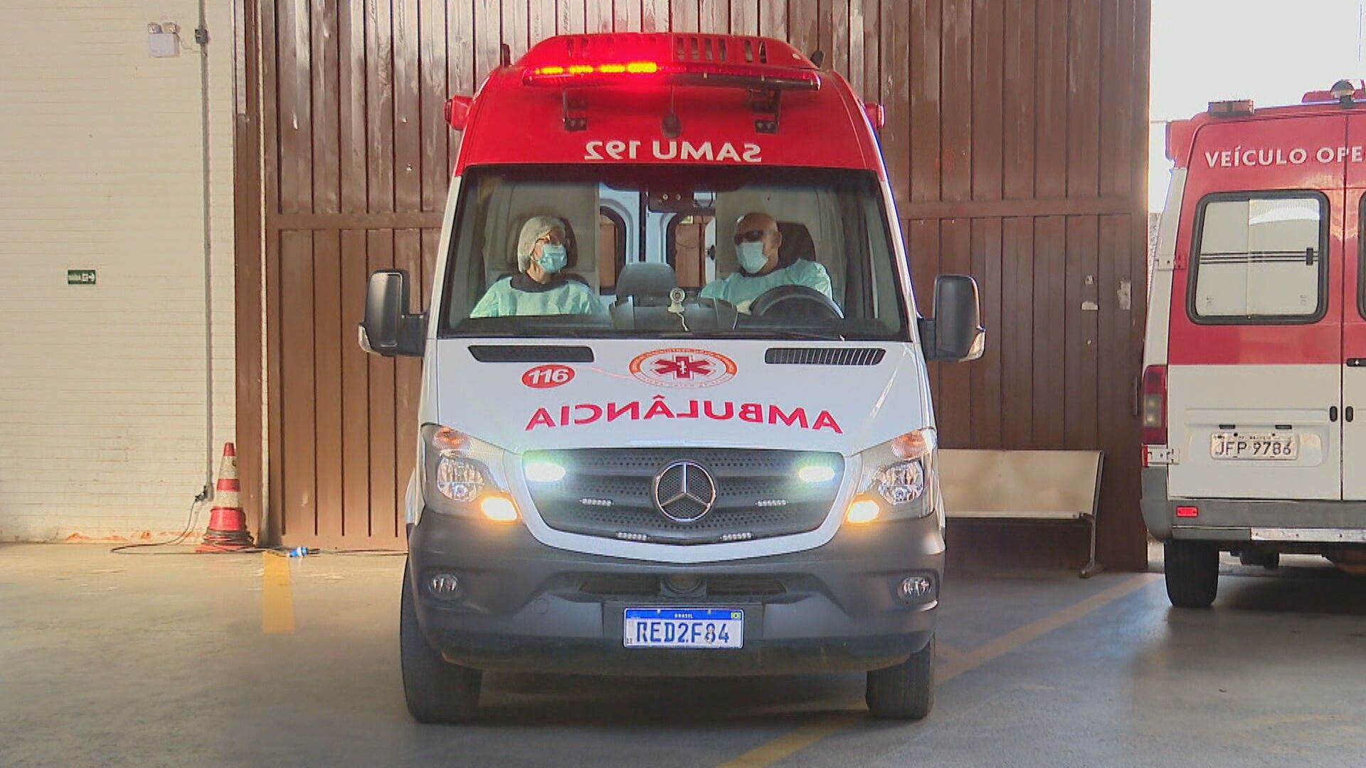 Criança de 4 anos é jogada da janela por padrasto e socorrida com ferimentos leves.; Legenda da imagem. Reprodução: Globo