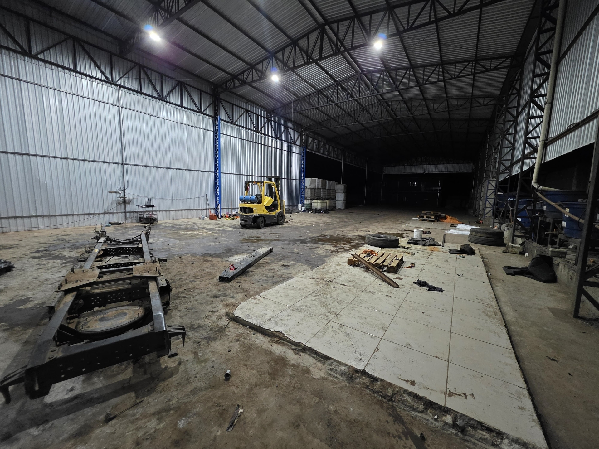 Polícia descobre desmanche clandestino em Jaguariúna após denúncia anônima; troca de tiros resultou em um morto. Reprodução: Globo