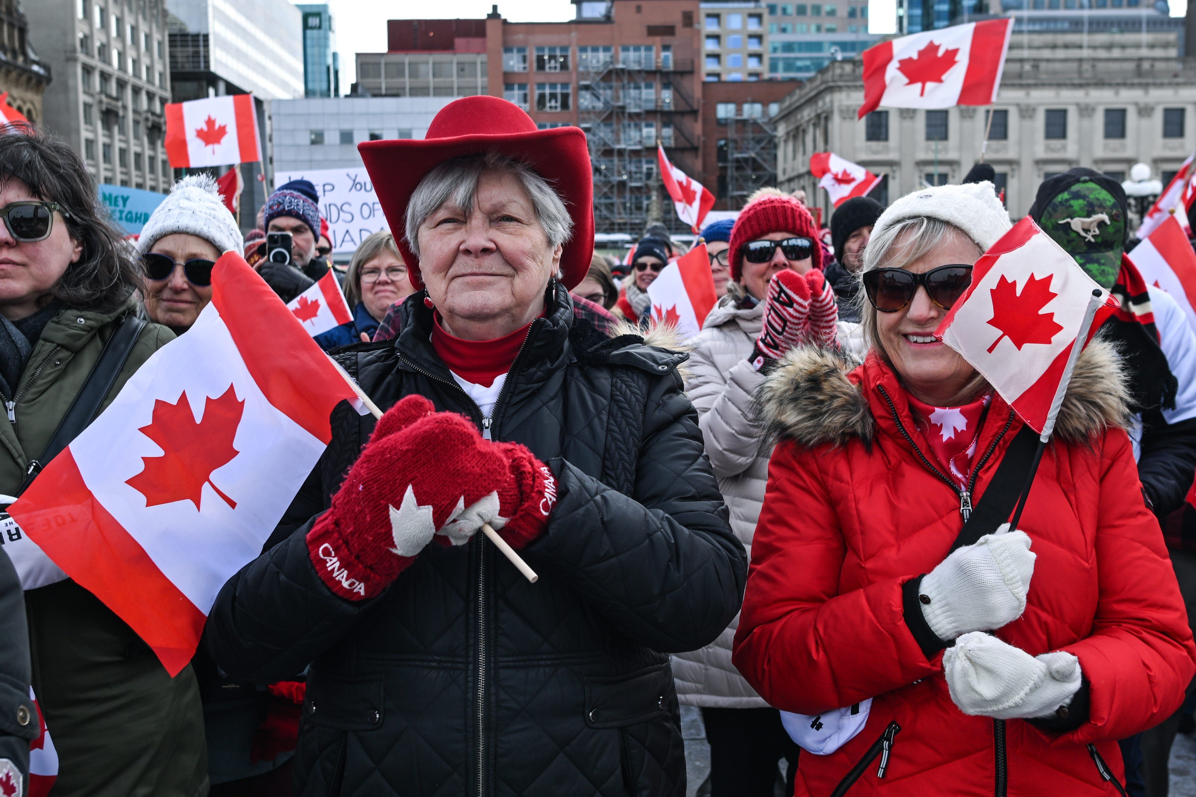 Canadenses protest contra políticas de Trump, causando queda em viagens aos EUA. Reprodução: Business Insider