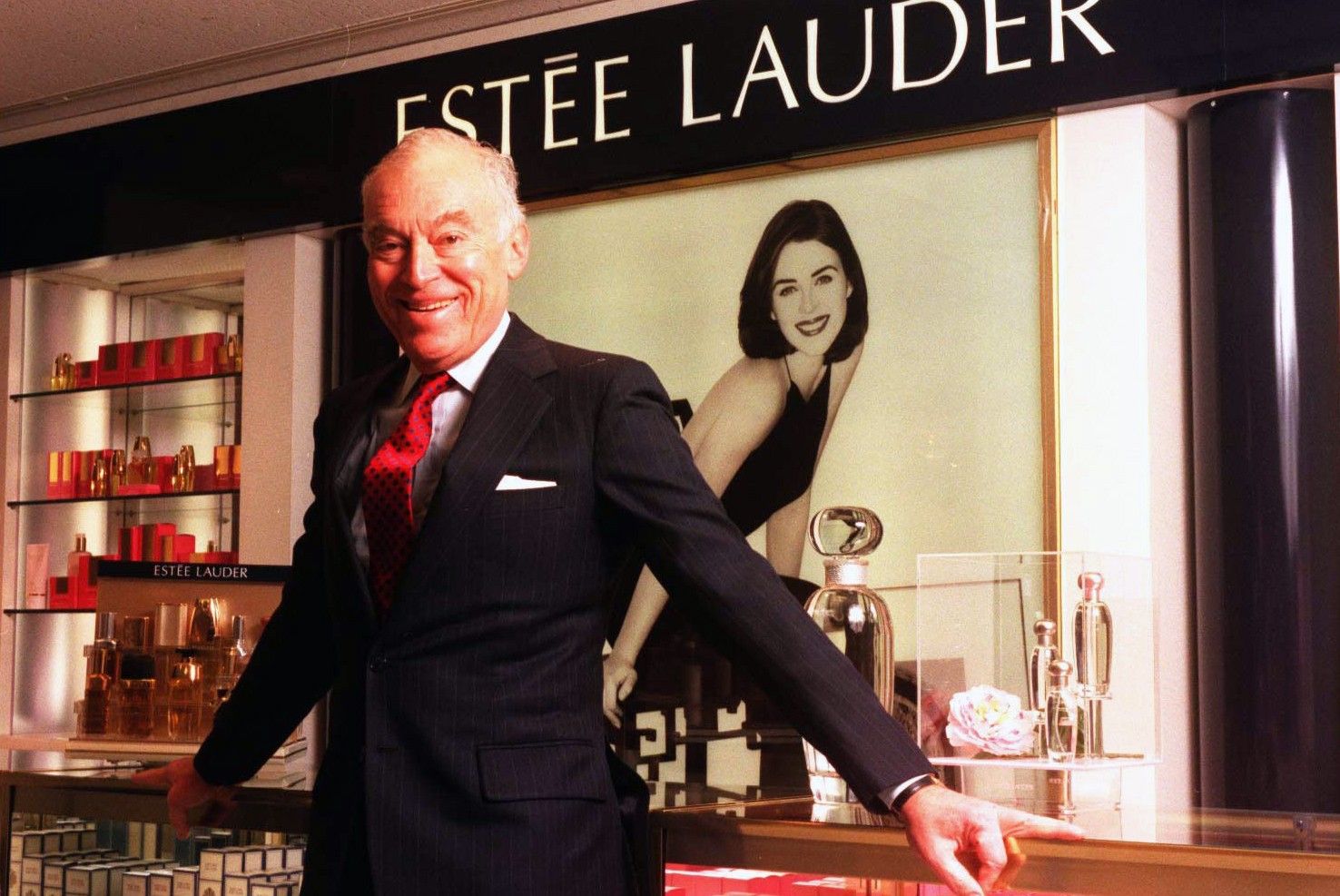 Leonard Lauder, ícone da beleza, deixou legado de inovação e transformação na indústria. Reprodução: Globo