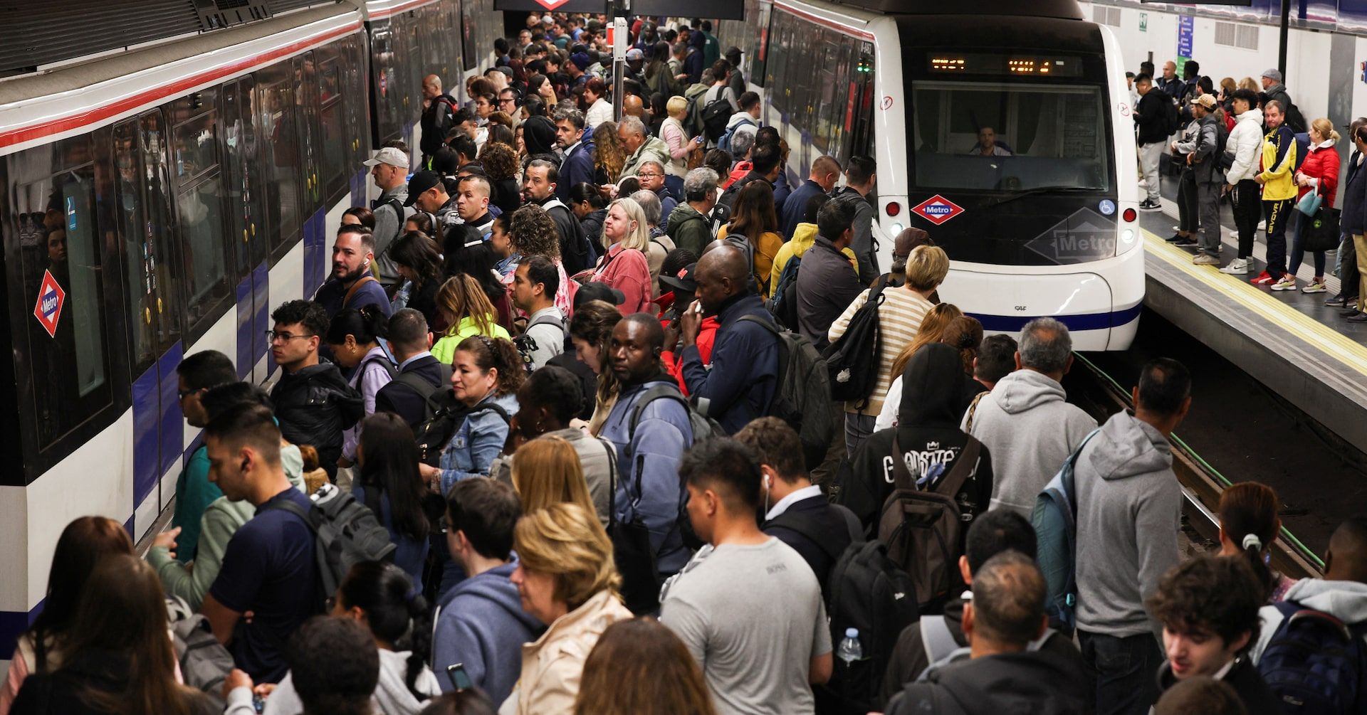 Primeiro-ministro de Portugal, Luis Montenegro, descarta ataque cibernético, mas investigações continuam. Reprodução: Reuters