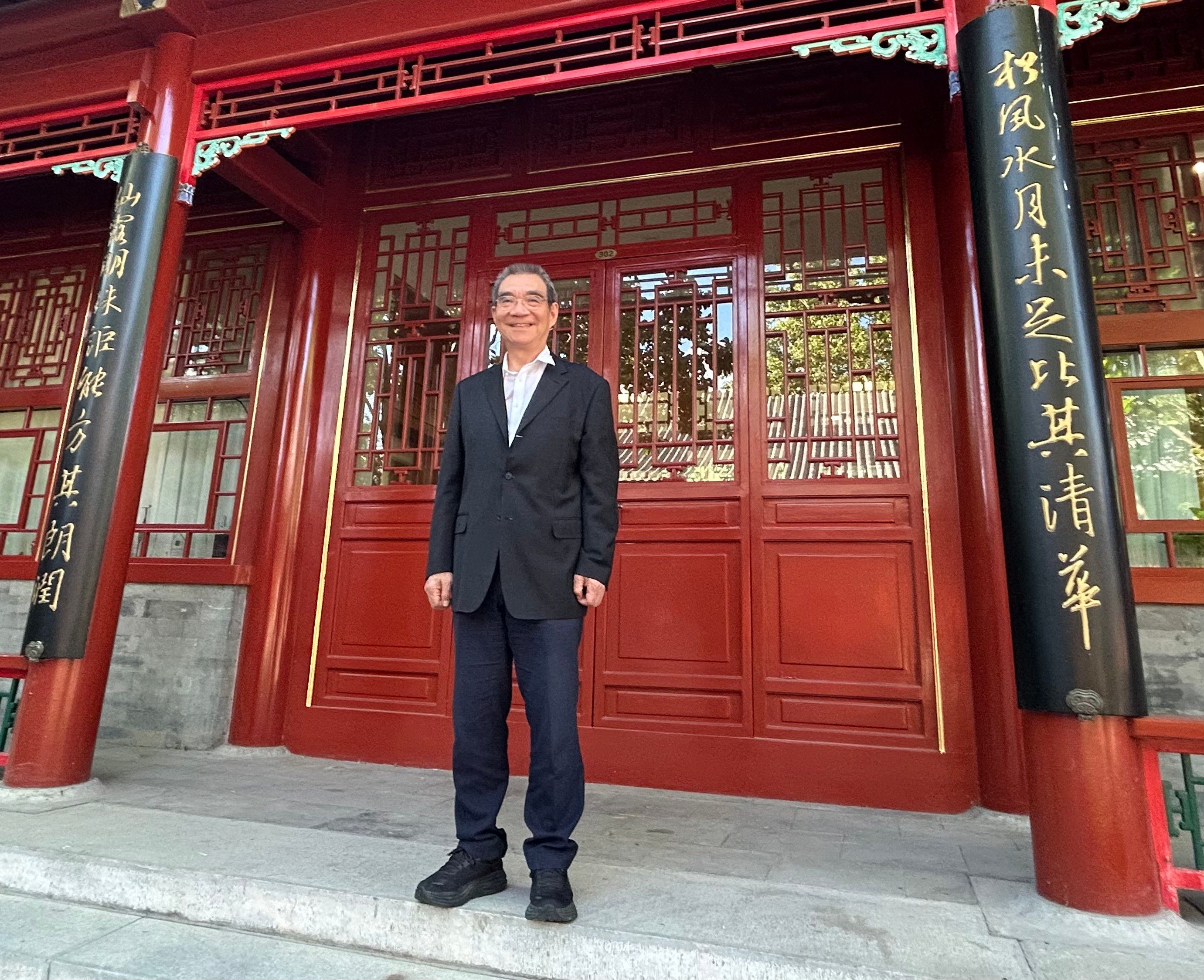 Justin Yifu Lin, ex-capitão que desertou de Taiwan, acredita no sucesso de seu país em nova economia. Reprodução: Globo