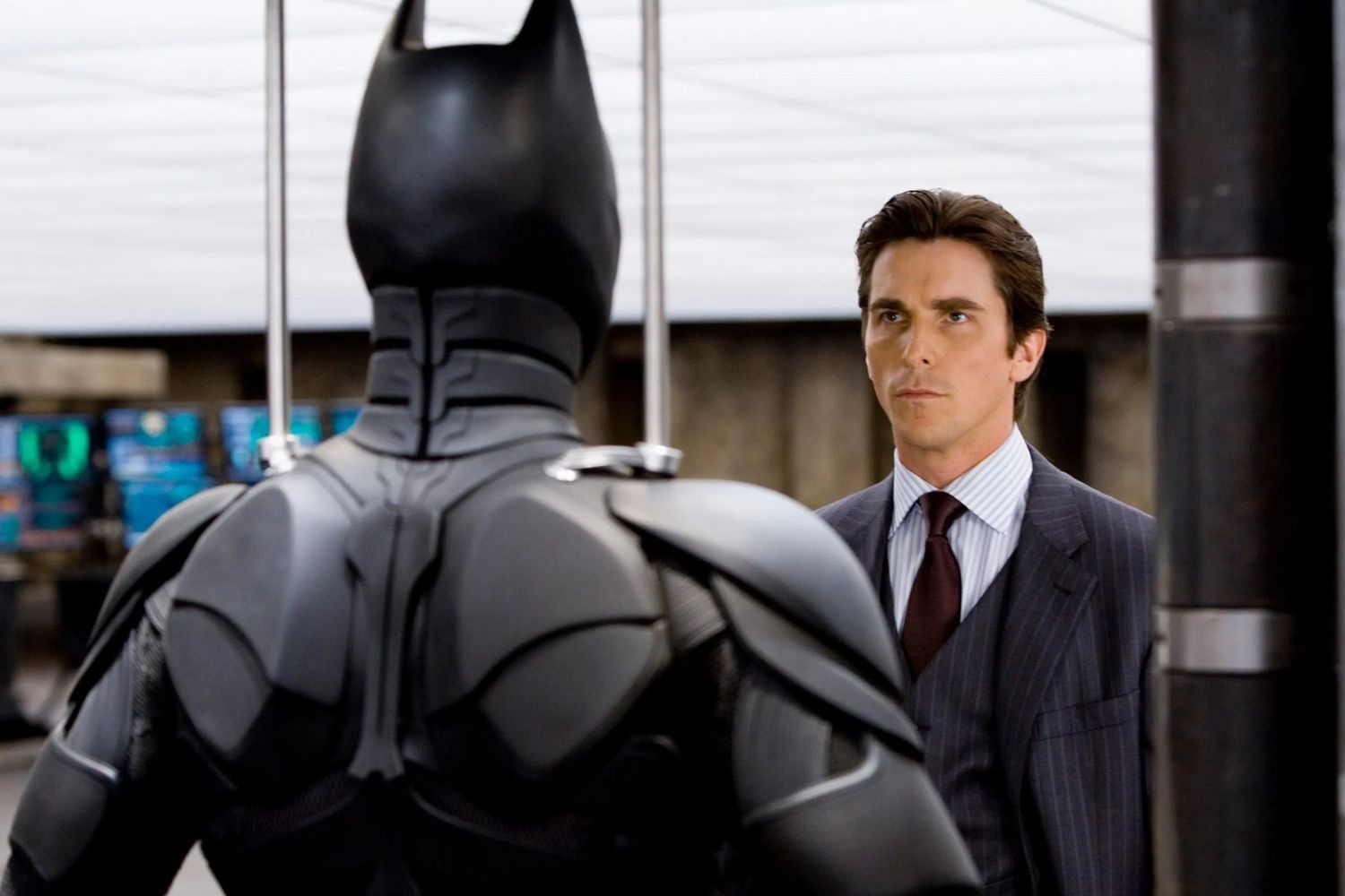 Armani moldou o cinema com ternos icônicos de Gere, Costner, Bale e DiCaprio. Reprodução: Retorno do item 11