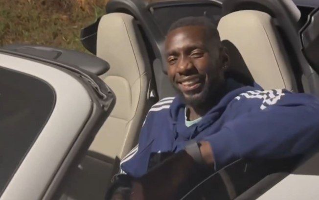 Bolasie celebra a vitória do Cruzeiro sobre o Botafogo no Brasileirão. Reprodução: iG.