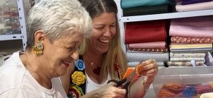 Mestra Vânia e Juliana celebram a maternidade e tradições culturais no Dia das Mães. Reprodução: Assessoria