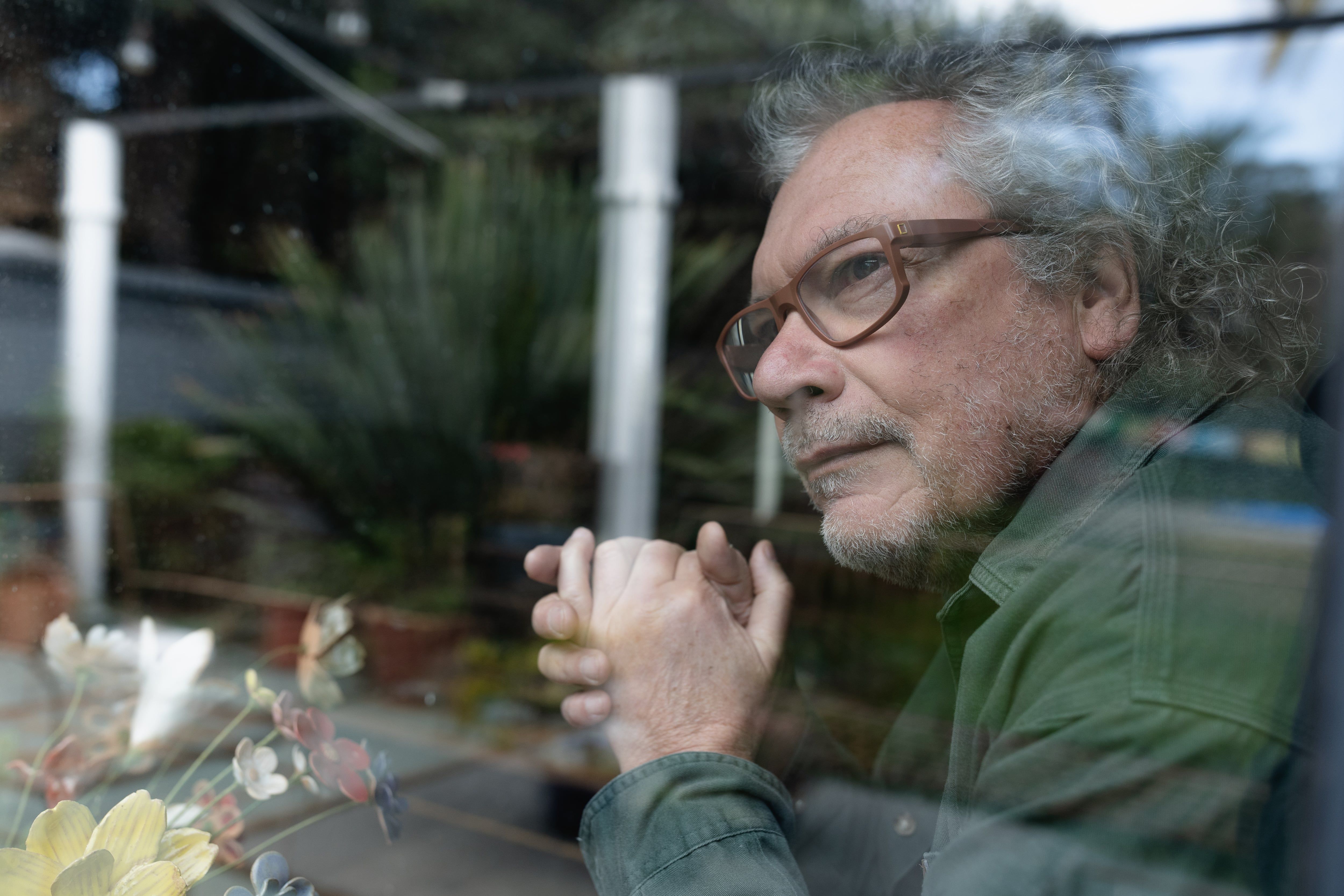 Jorge Marín retrata o impacto da crise climática nos glaciares chilenos entre 2022 e 2024. Legenda da imagem. Reprodução: El País