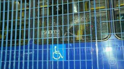 Ataques a ônibus na capital paulista resultam em feridos e prisões de suspeitos. Reprodução: Globo