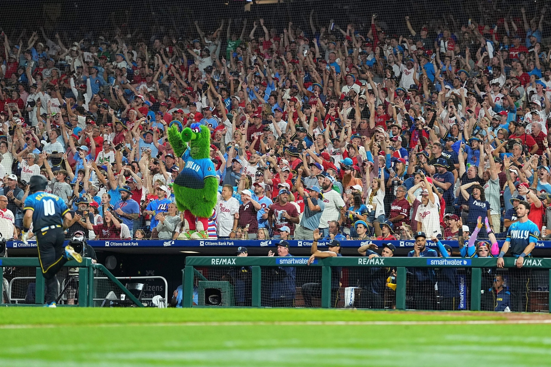 A multidão nas arquibancadas rouba o show nos estádios. Reprodução: Retorno do item 11