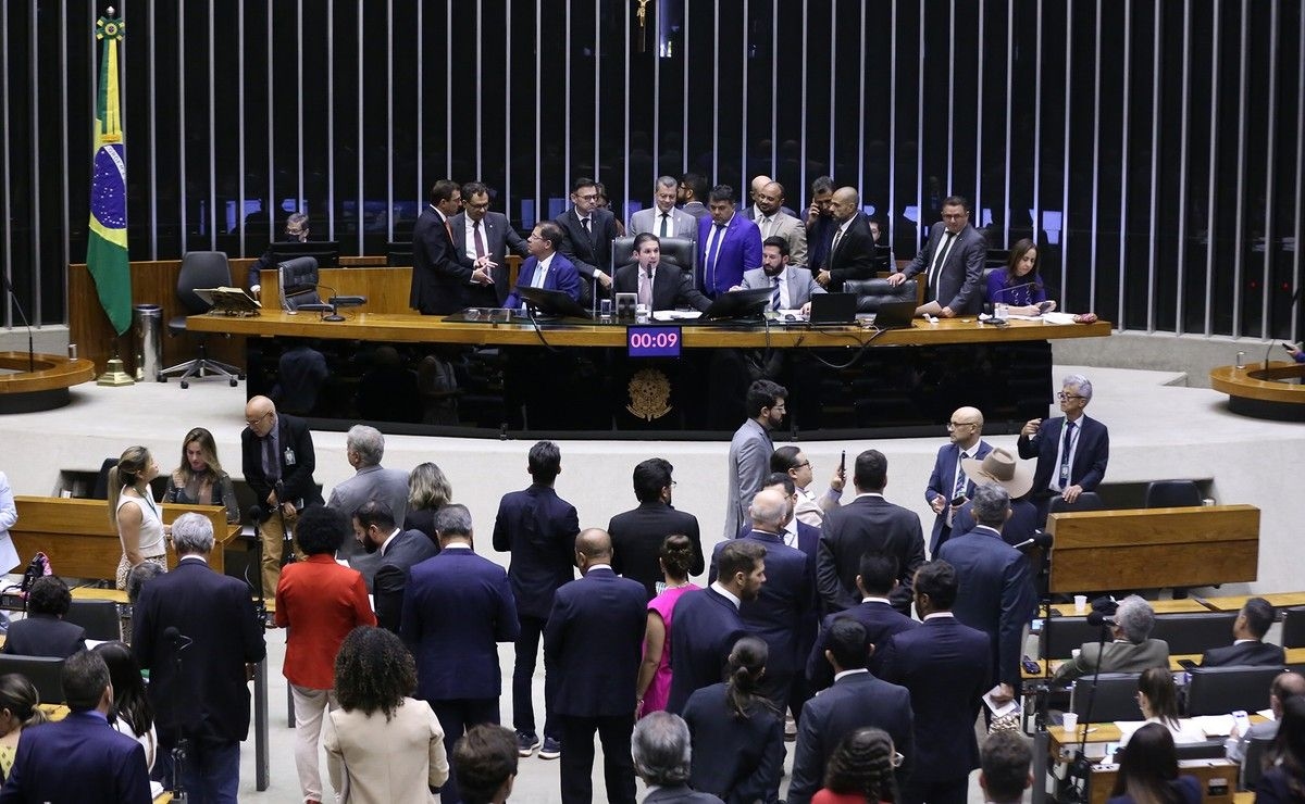 Partido de Jair Bolsonaro continua obstrução, mas enfrenta falta de apoio. Reprodução: Globo