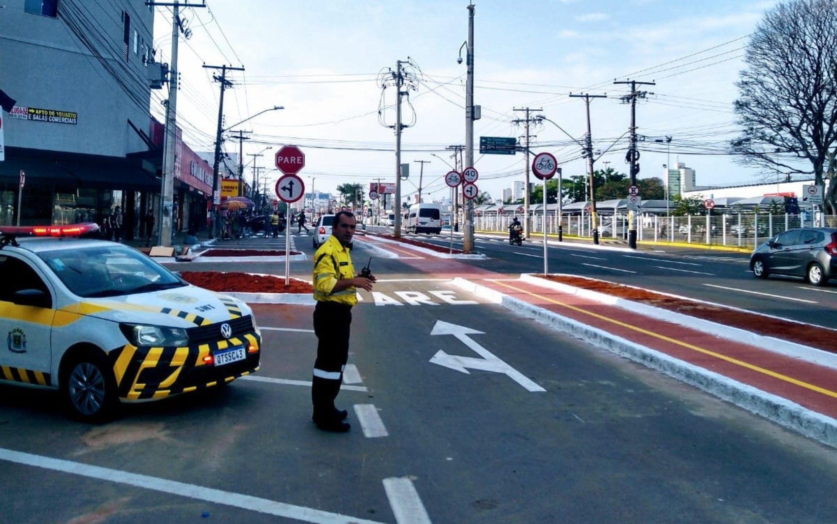 Bloqueio na rua destaca infrações de trânsito que você pode cometer dirigindo.. Reprodução: G1