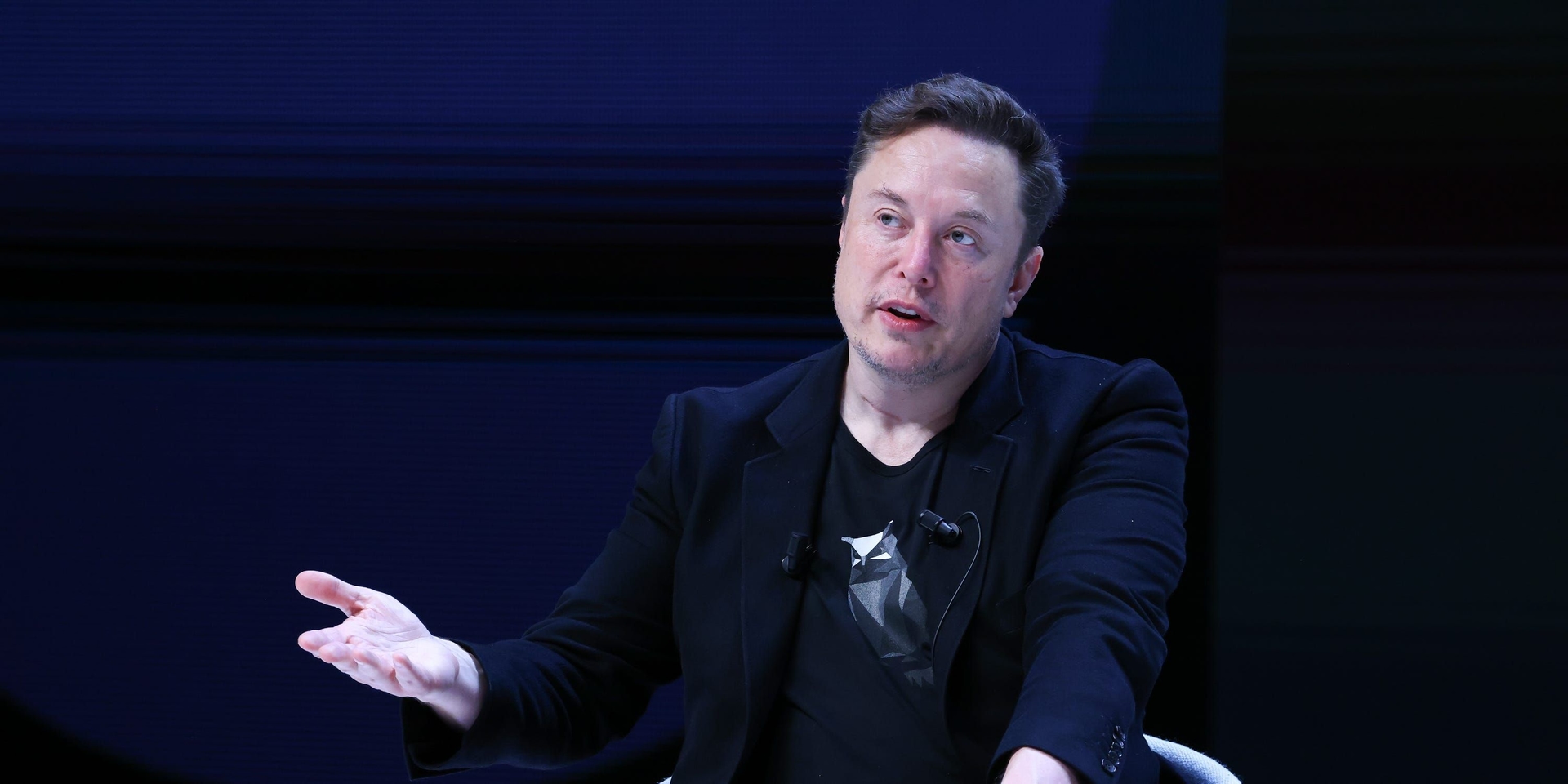 Elon Musk anuncia nova empresa de IA chamada Macrohard, voltada para simular operações de software. Reprodução: Business Insider