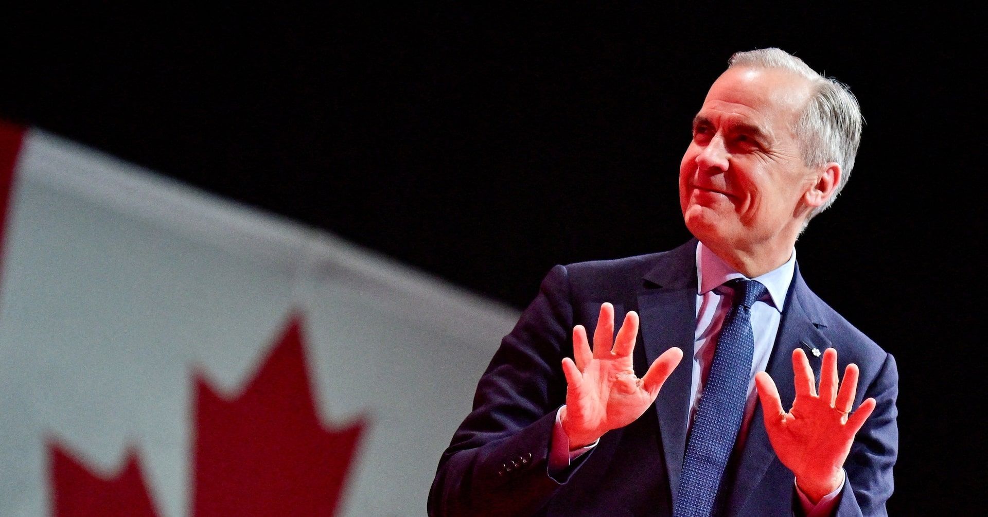 Mark Carney celebra vitória nas eleições canadenses, destacando-se como defensor do multilateralismo. Reprodução: Reuters